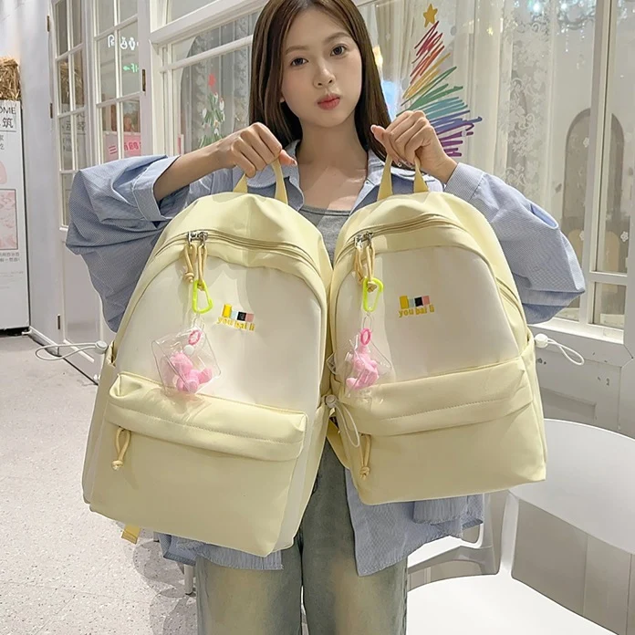 Leichter Reise-Rucksack mit Charm Karnz