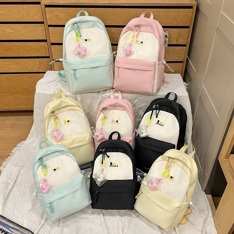 Leichter Reise-Rucksack mit Charm Karnz