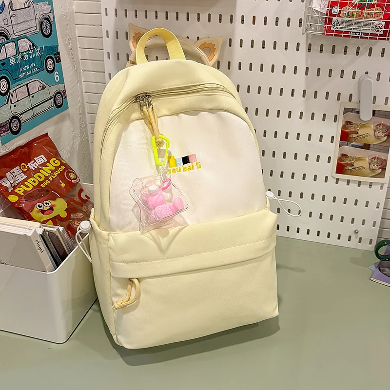 Leichter Reise-Rucksack mit Charm Karnz