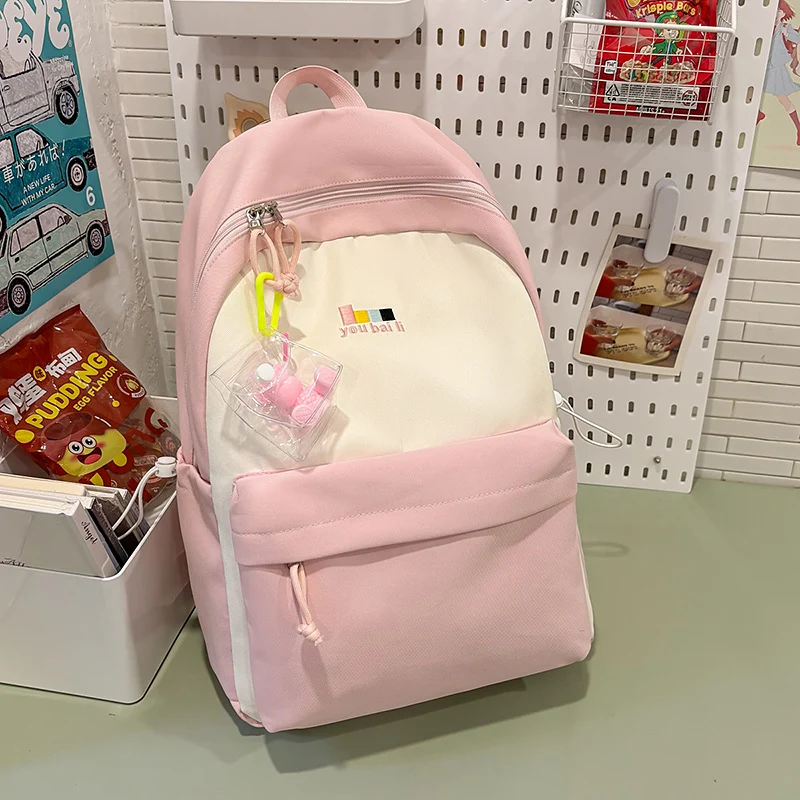 Leichter Reise-Rucksack mit Charm Karnz