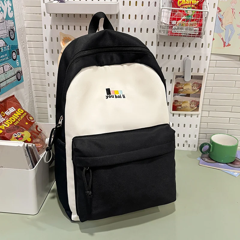 Leichter Reise-Rucksack mit Charm Karnz