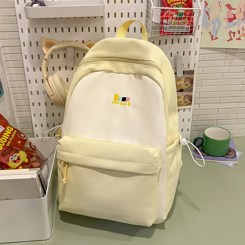 Leichter Reise-Rucksack mit Charm Karnz