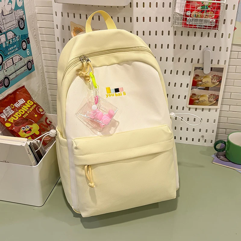 Leichter Reise-Rucksack mit Charm Karnz