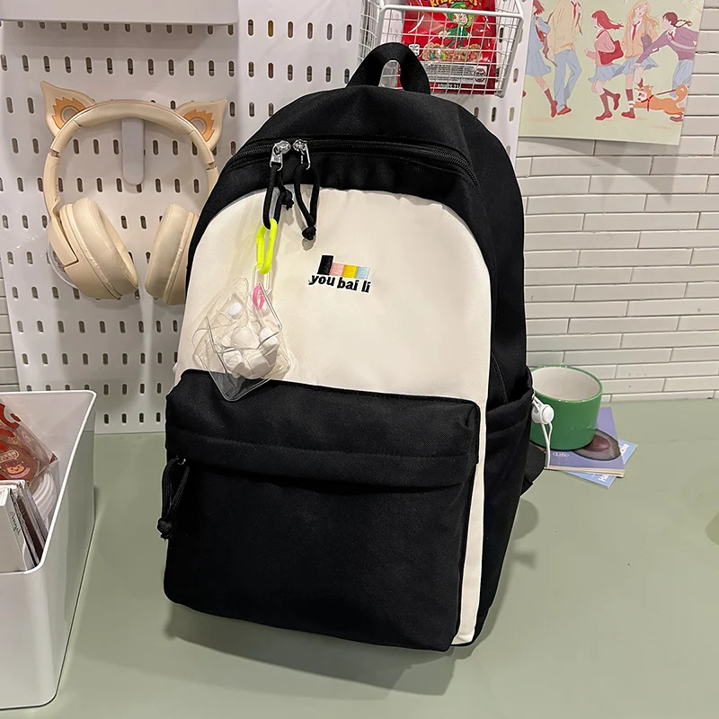 Leichter Reise-Rucksack mit Charm Karnz