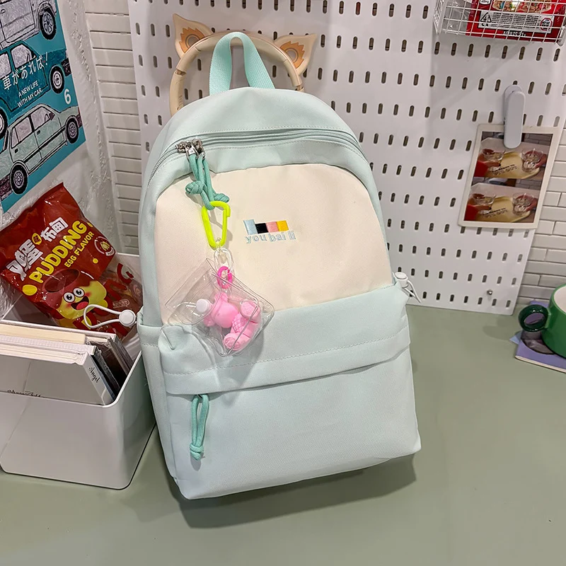 Leichter Reise-Rucksack mit Charm Karnz