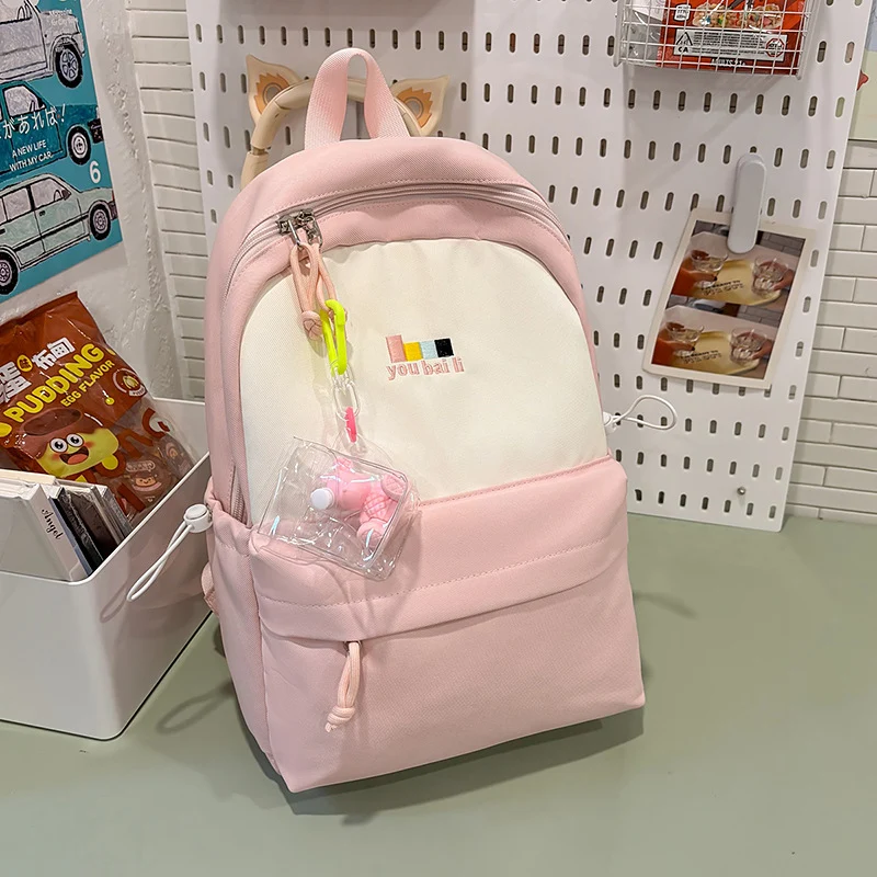 Leichter Reise-Rucksack mit Charm Karnz
