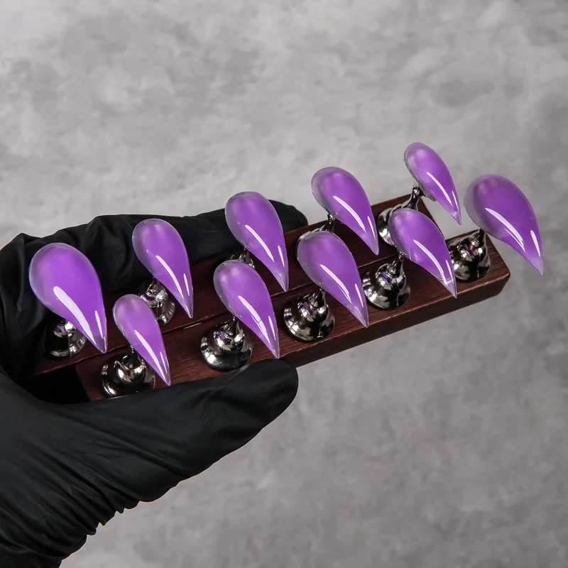 Stiletto-förmige Press-On Nagelset mit glänzendem Finish