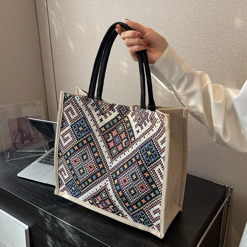 Vom Handwerk inspirierte geometrische Tragetasche