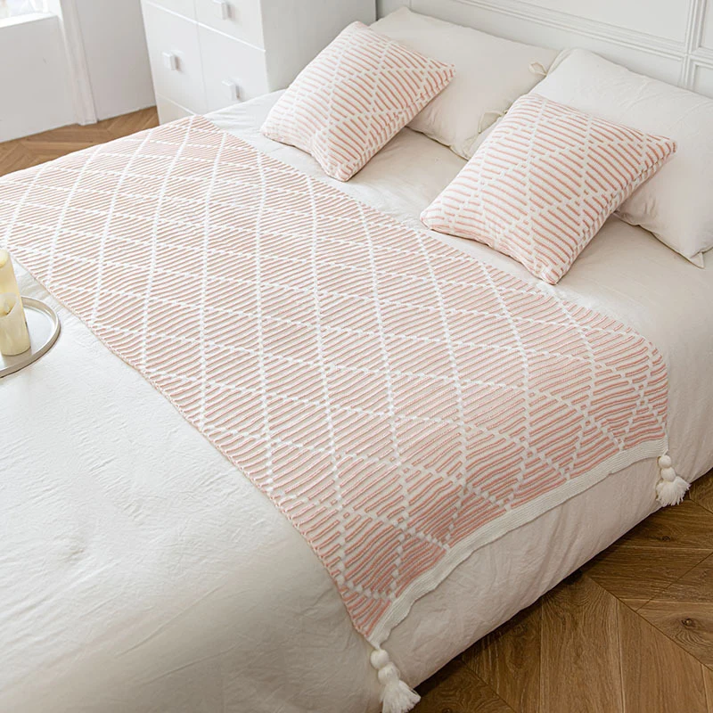 Dekorativer Strickwurfdecke