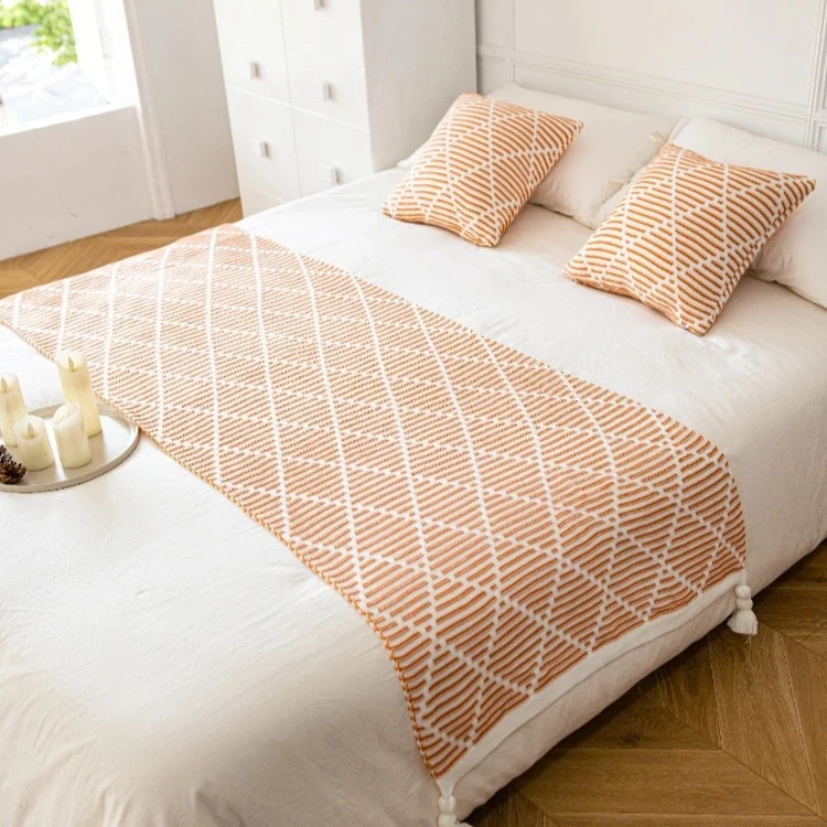 Dekorativer Strickwurfdecke