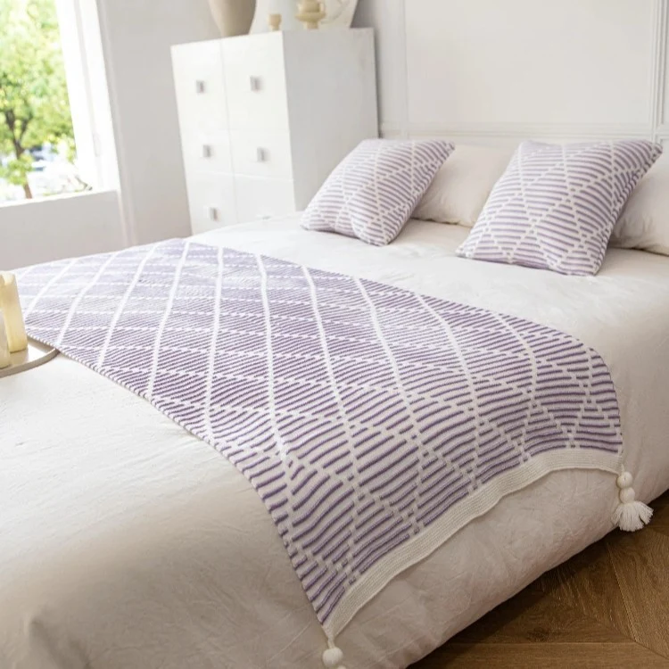 Dekorativer Strickwurfdecke