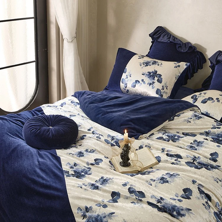 Premium-Samt-Bettwäscheset mit floralem Satin-Kontrast und dekorativer Kräuselbordüre