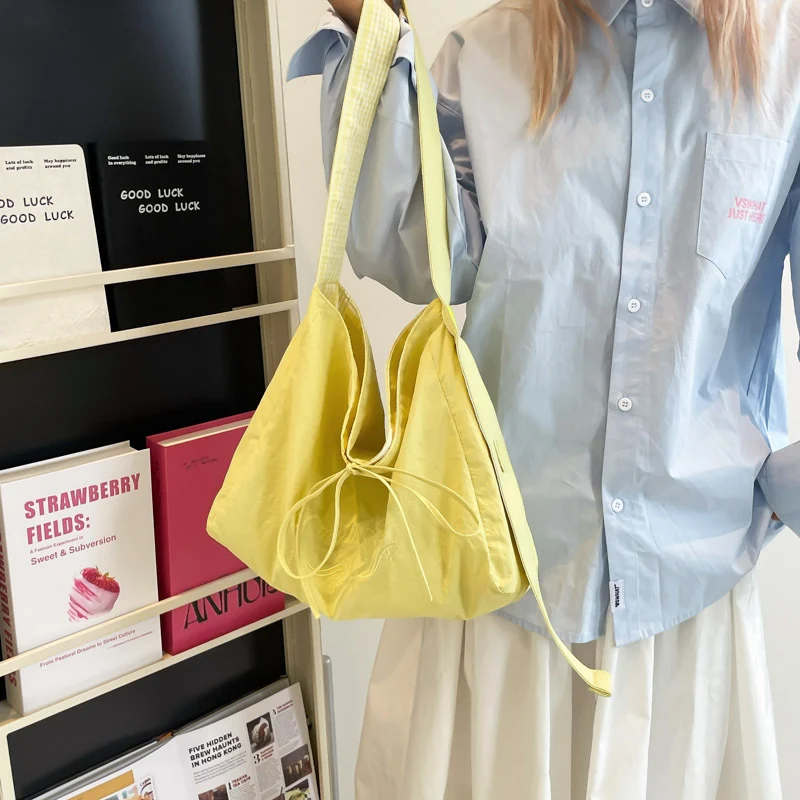 Stylische Minimalistische Slingtasche