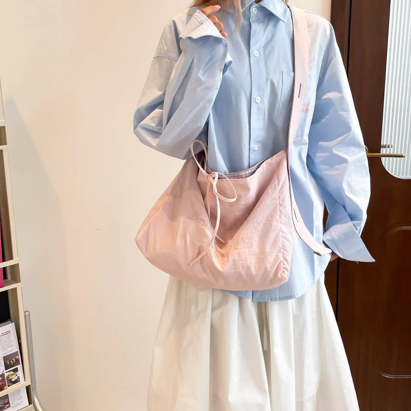Stylische Minimalistische Slingtasche