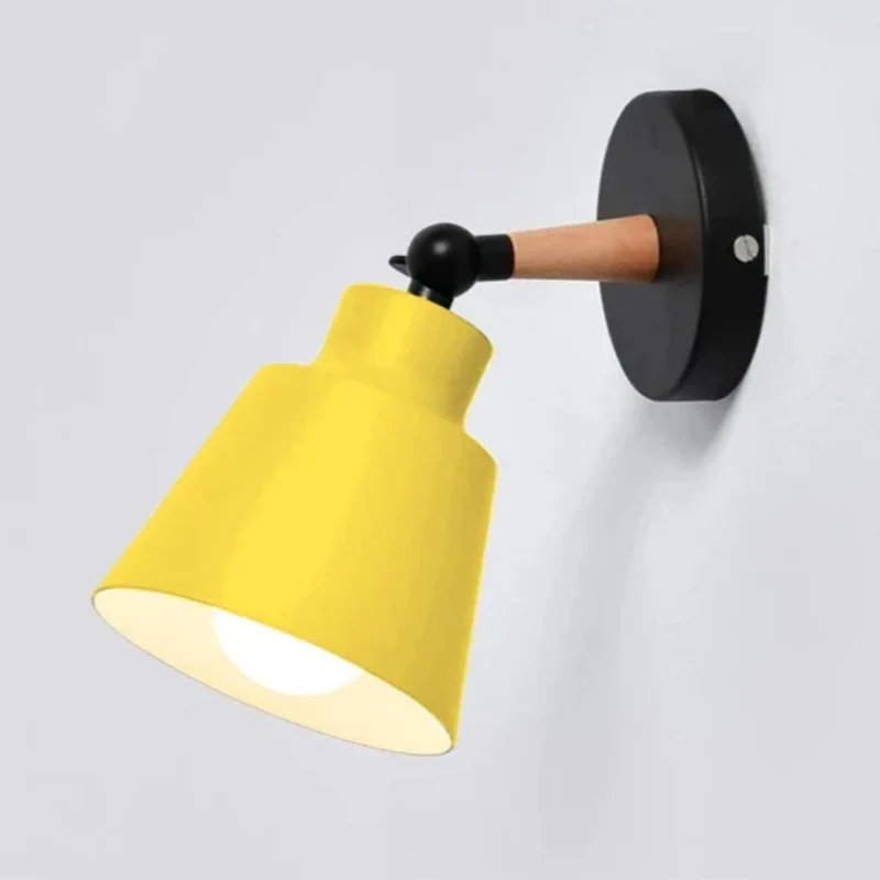 Skanto | RoyaleGlow Elegante moderne Holz-Wandlampe - Moderne Wohnraumbeleuchtung