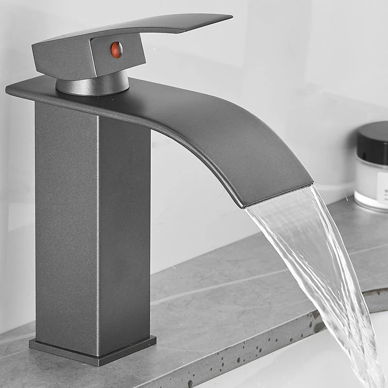 Moderner Badewannenarmatur Wasserfallauslauf Hebelgriff Messing Spülenarmatur