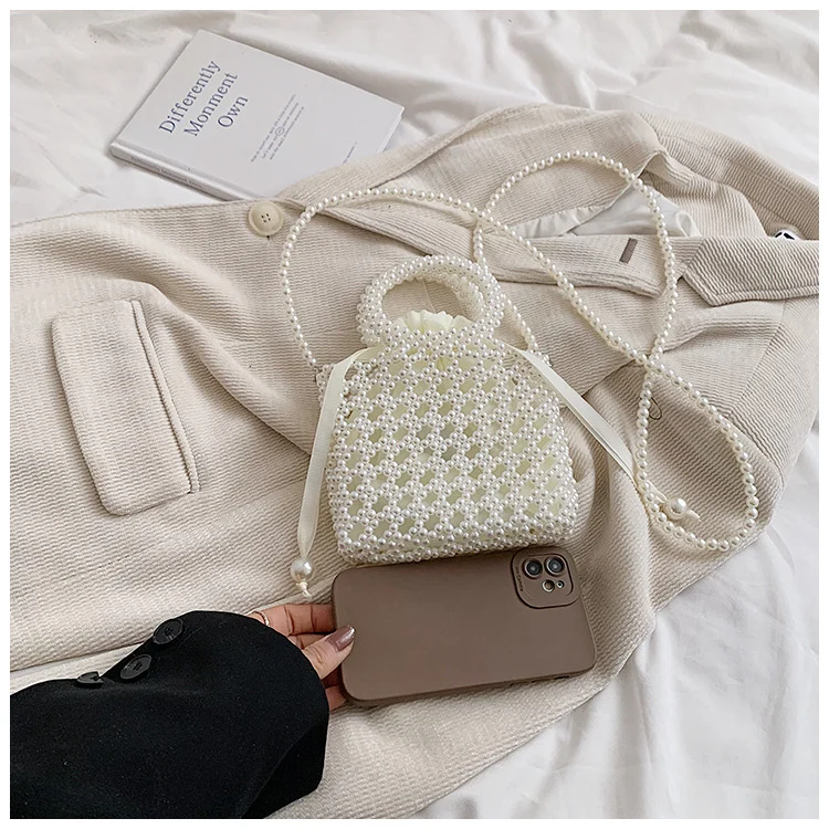 Elegante perlenverzierte Handtasche