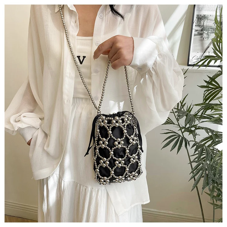 Elegante perlenverzierte Drawstring-Handtasche