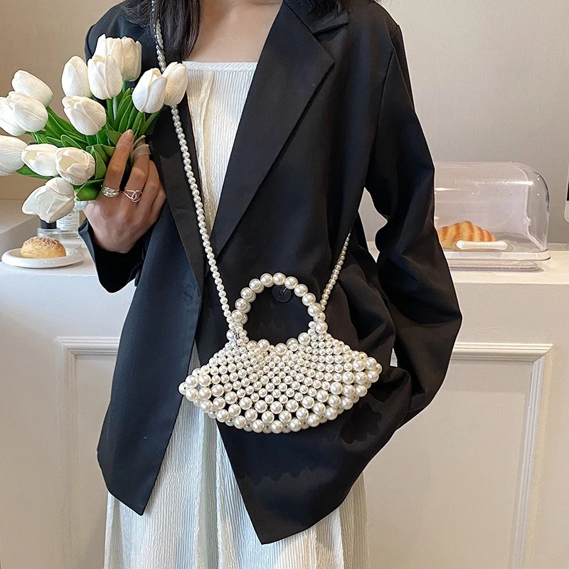 Elegante Handtasche mit Perlendetails