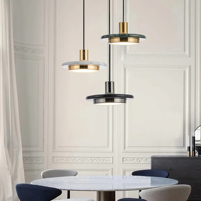 Elegante Marmor- und Messing-Pendelleuchte