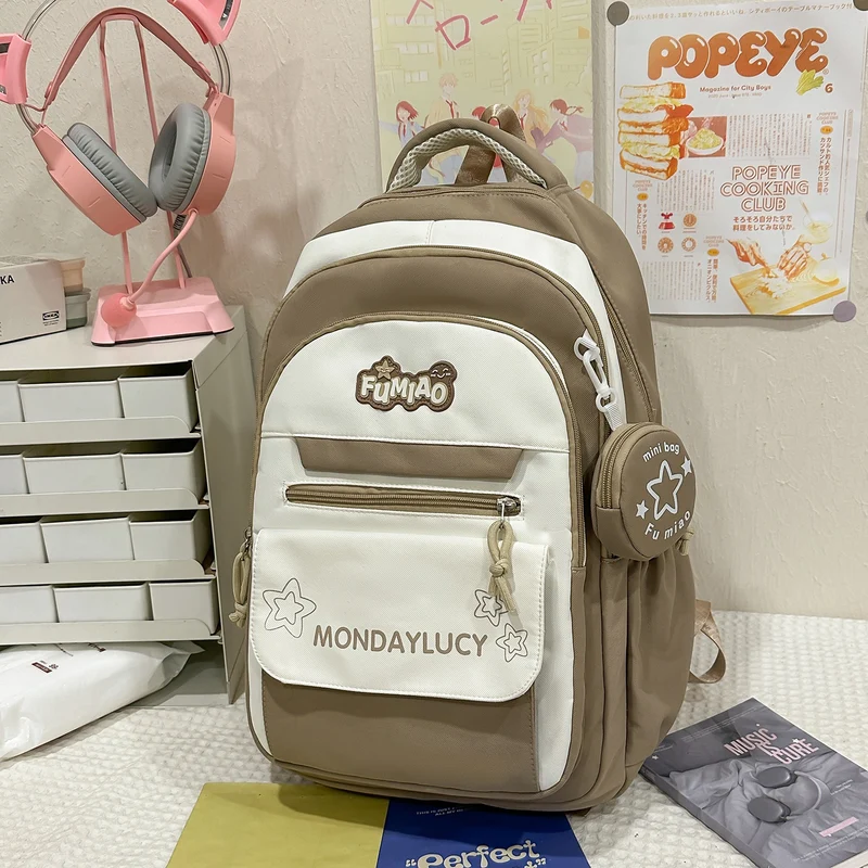 Lässiger Schulrucksack mit vielen Taschen