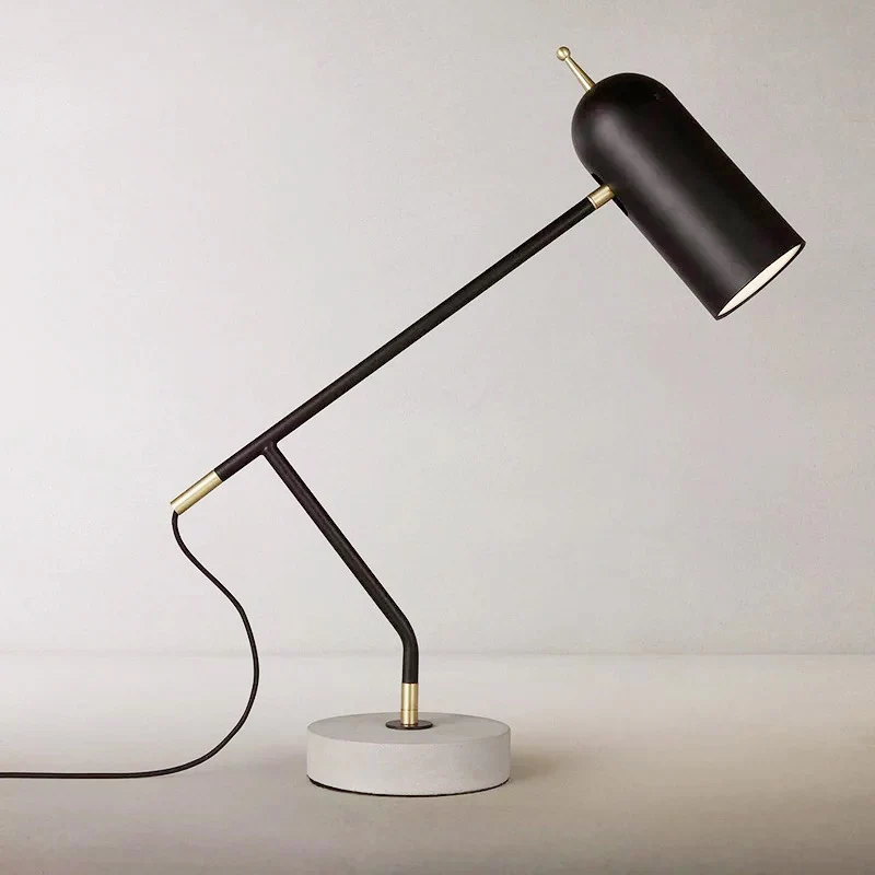 Moderne verstellbare Schreibtischlampe mit Marmorbasis