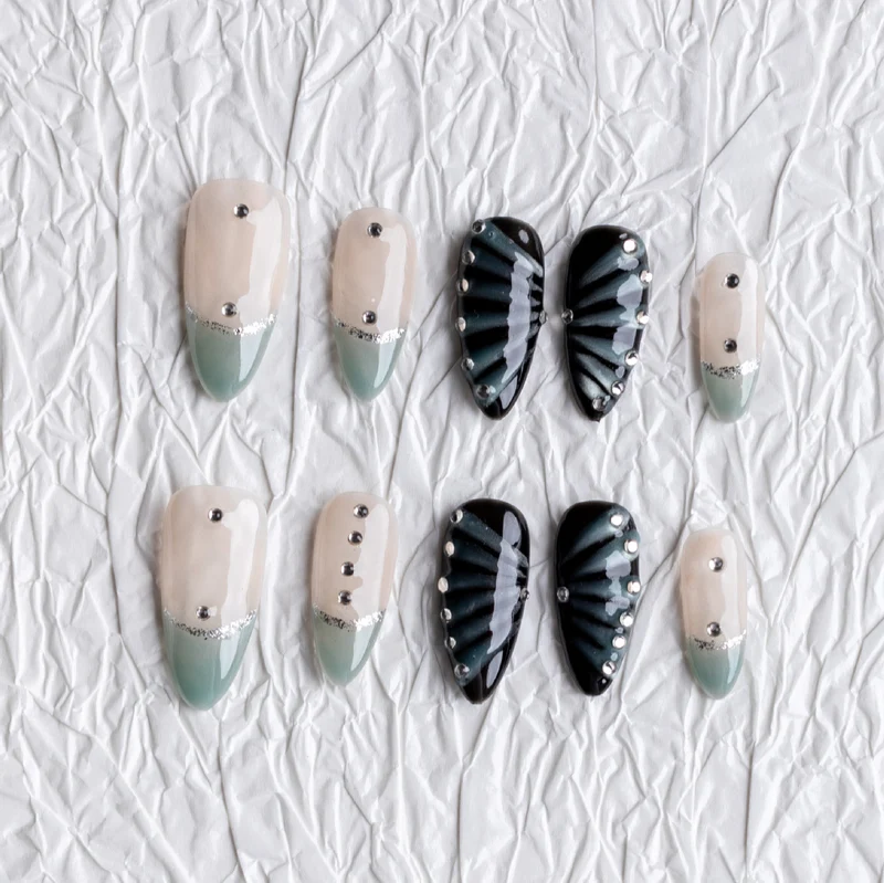 Stylisches Press-On-Nagelset mit einzigartigen Texturen