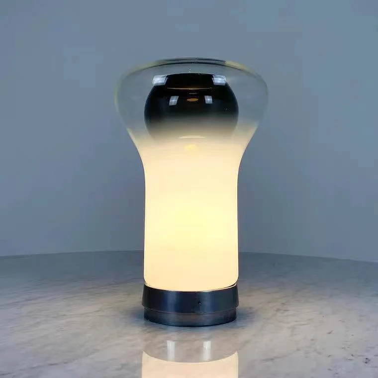 Elegante Glas Tischlampe mit einzigartigem Design