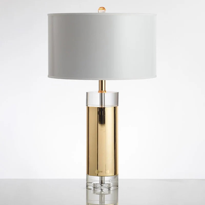 Elegante Glastischlampe mit modernen Akzenten