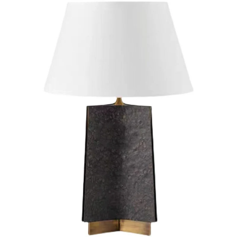 Elegante geometrische Tischlampe