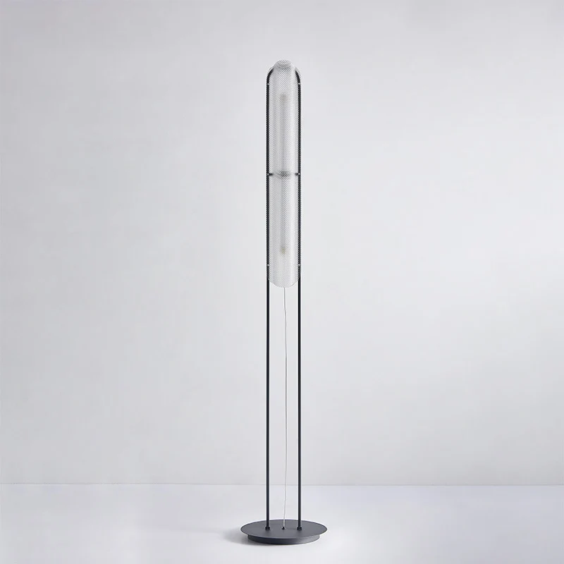 Minimalistische hohe Stehlampe mit einstellbarer Helligkeit
