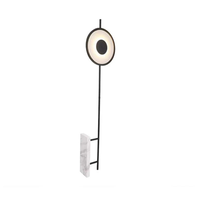 Minimalistische skulpturale Stehlampe mit Marmorsockel