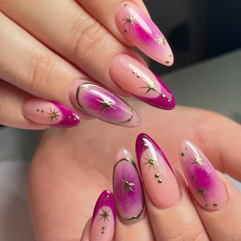 Elegante mit Sternen verzierte Gel-Nagelkunst