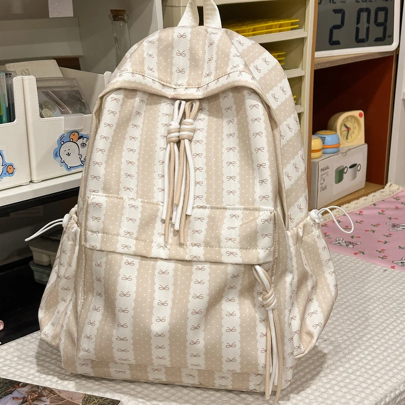 Süßer Rucksack mit Schleifenverzierung Karnz