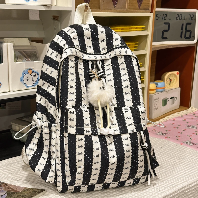 Süßer Rucksack mit Schleifenverzierung Karnz