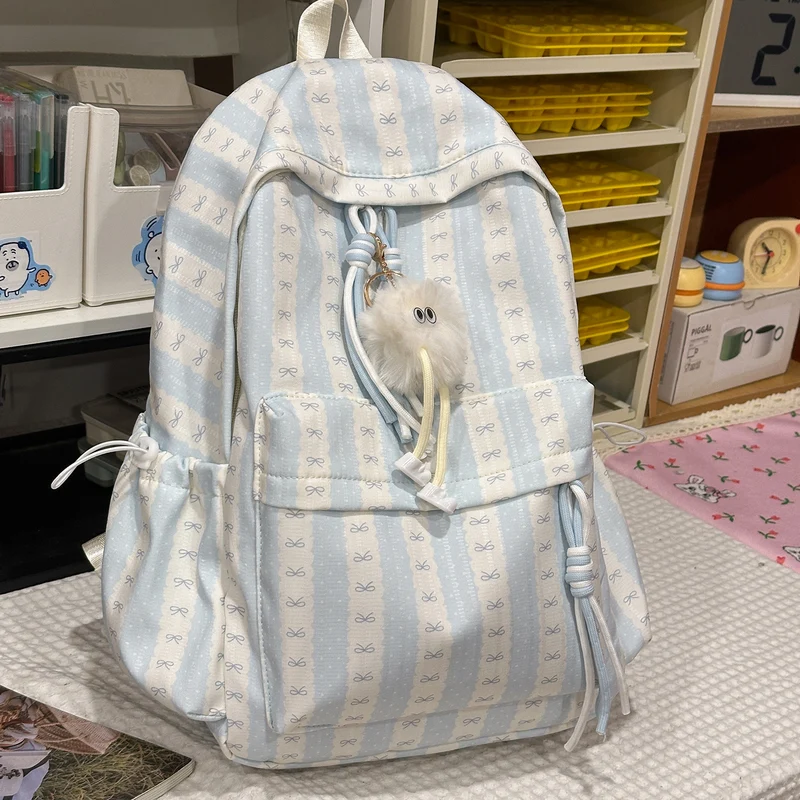 Süßer Rucksack mit Schleifenverzierung Karnz