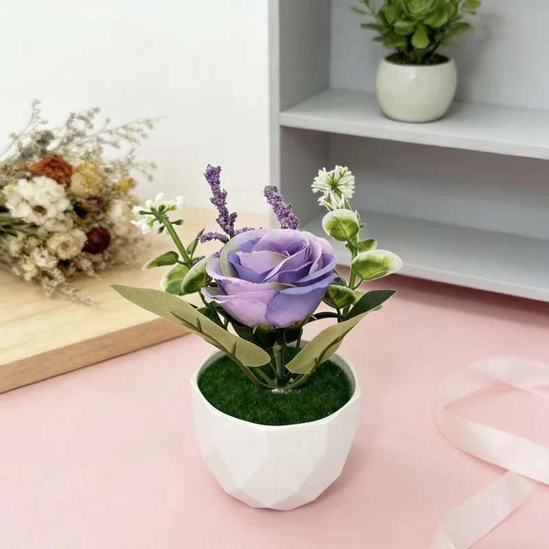 Dekorative Blumenarrangement für die Wohnkulturanzeige
