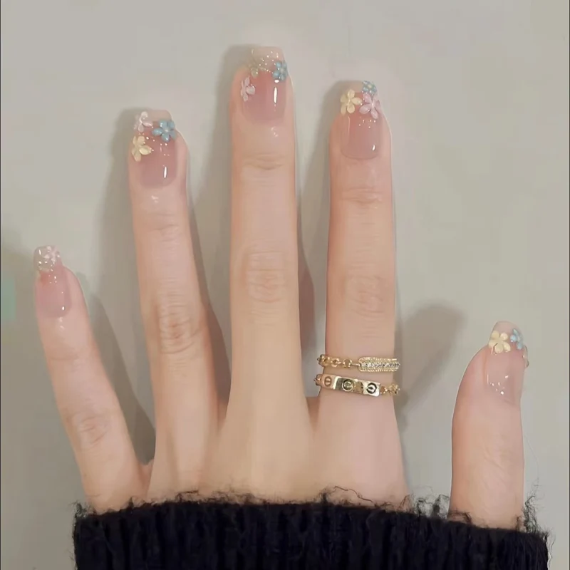 Florale Nagelkunst Extensions