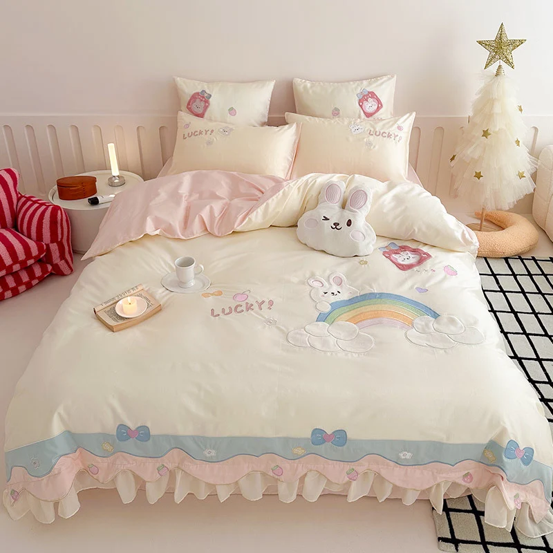 Verspieltes Baumwoll-Bettwäsche-Set mit Applikationen und Rüschen
