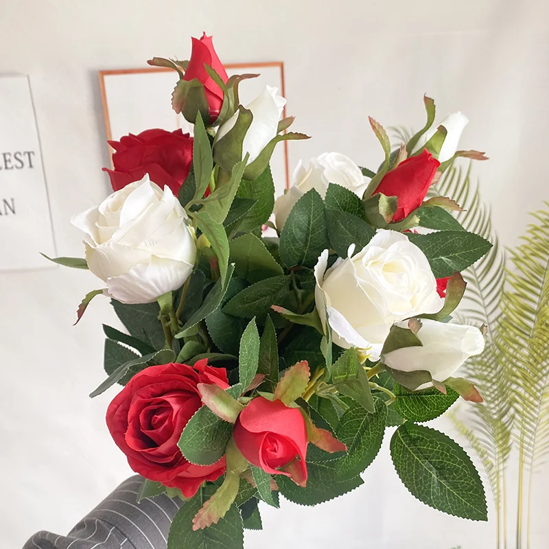 Realistische künstliche Rosenstängel