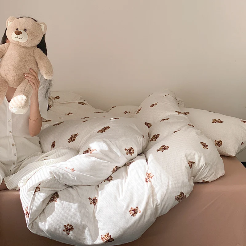 Weiche Ganzjahres-Bettdecke mit Musselin-Oberfläche und gesticktem Teddy-Motiv