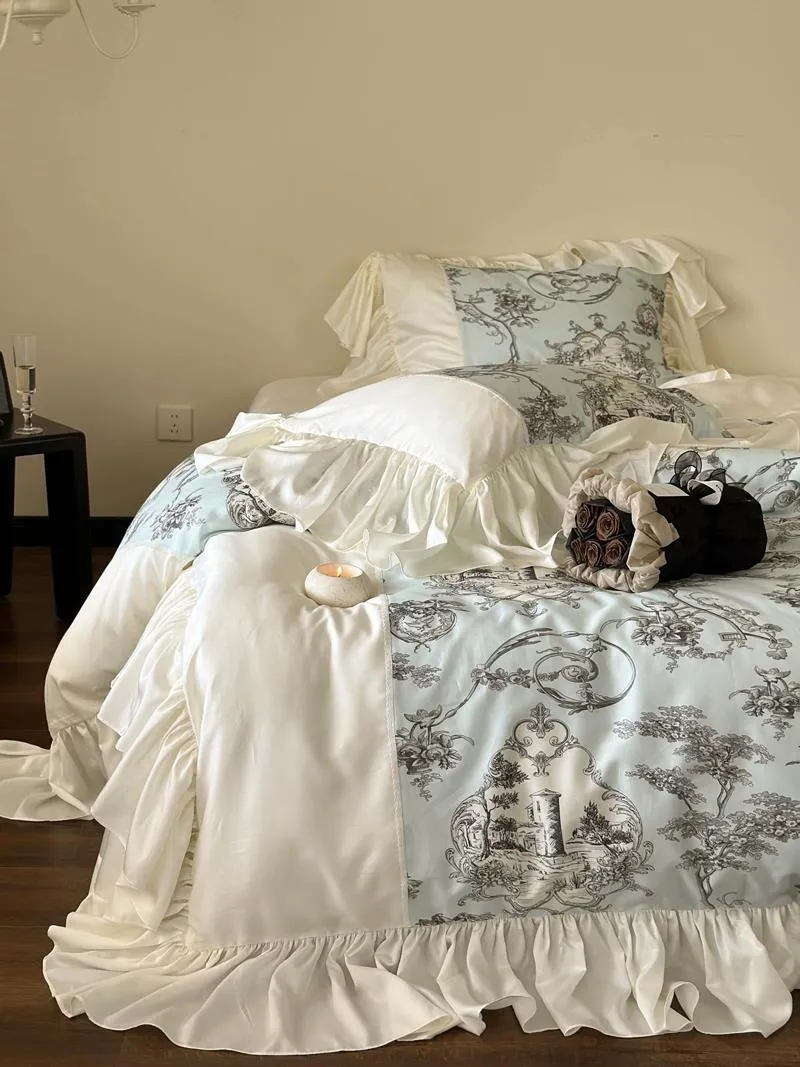Rüschige Satin-Bettgarnitur im Vintage-Toile-Design mit Volant