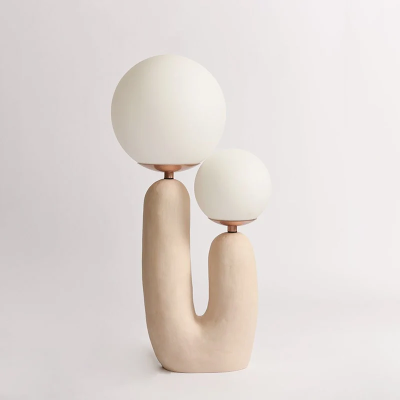Künstlerische Tischlampe mit dualem Globusdesign