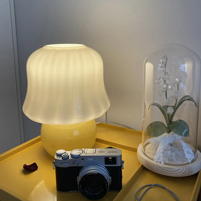 Künstlerische Tischlampe 1790878694