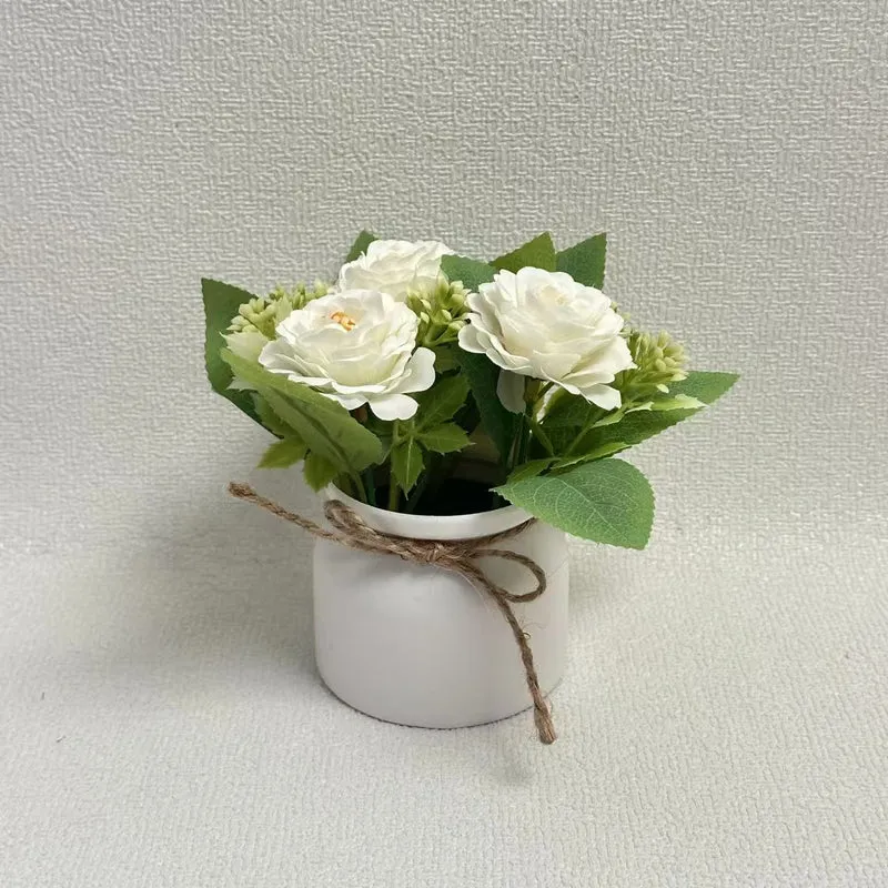 Dekorative Blumenarrangement für die Inneneinrichtung