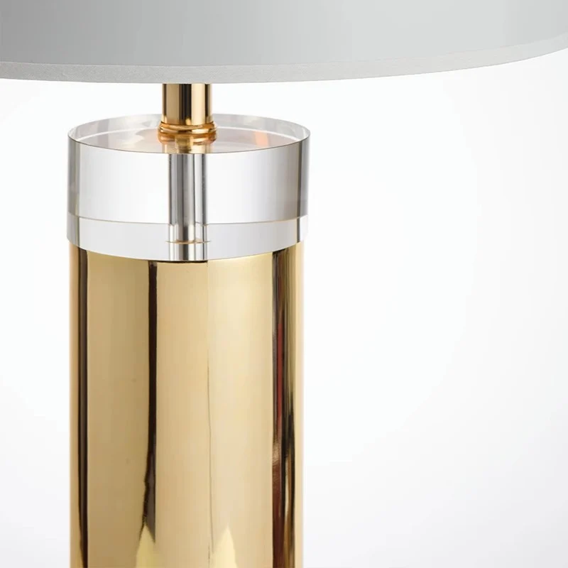 Elegante Glastischlampe mit modernen Akzenten