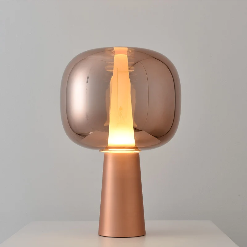 Moderne Minimalistische Stehlampe mit Transparentem Sockel