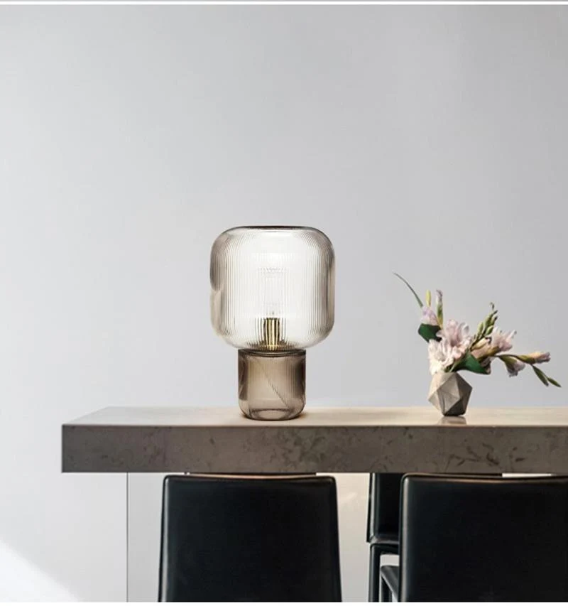 Elegante Glas Rippentischlampe