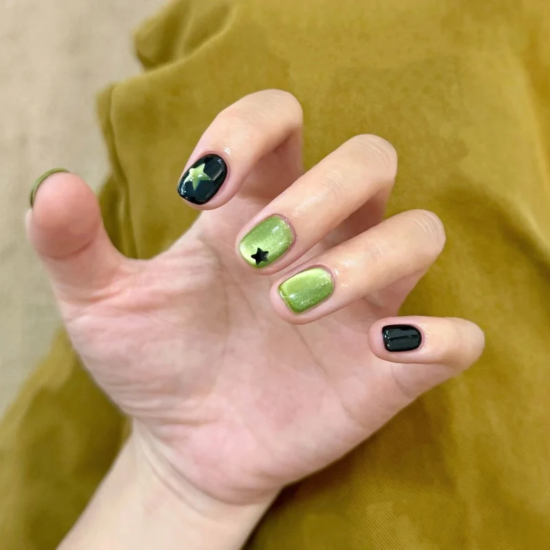 Elegante Stiletto-Gel-Nagelkunstverzierung