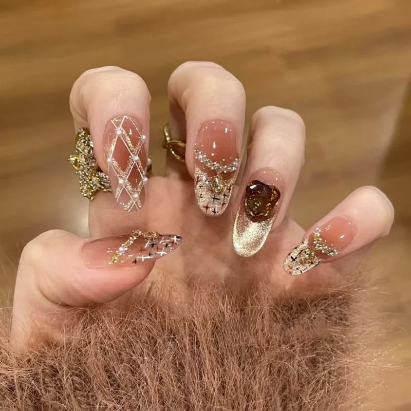 Elegante Stiletto-Gel-Nagelkunstverzierung
